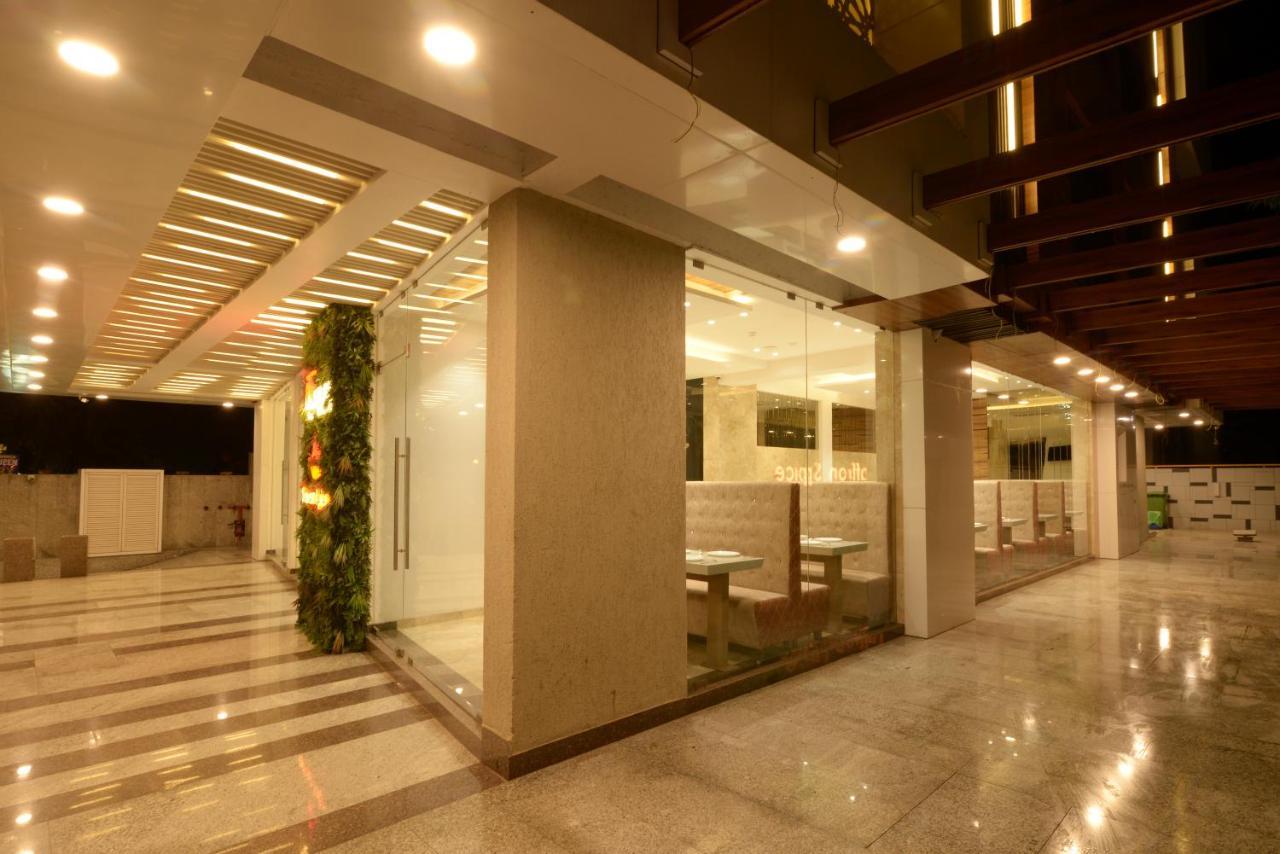 Hotel Auris & Banquets, Mumbai International Airport Exterior photo