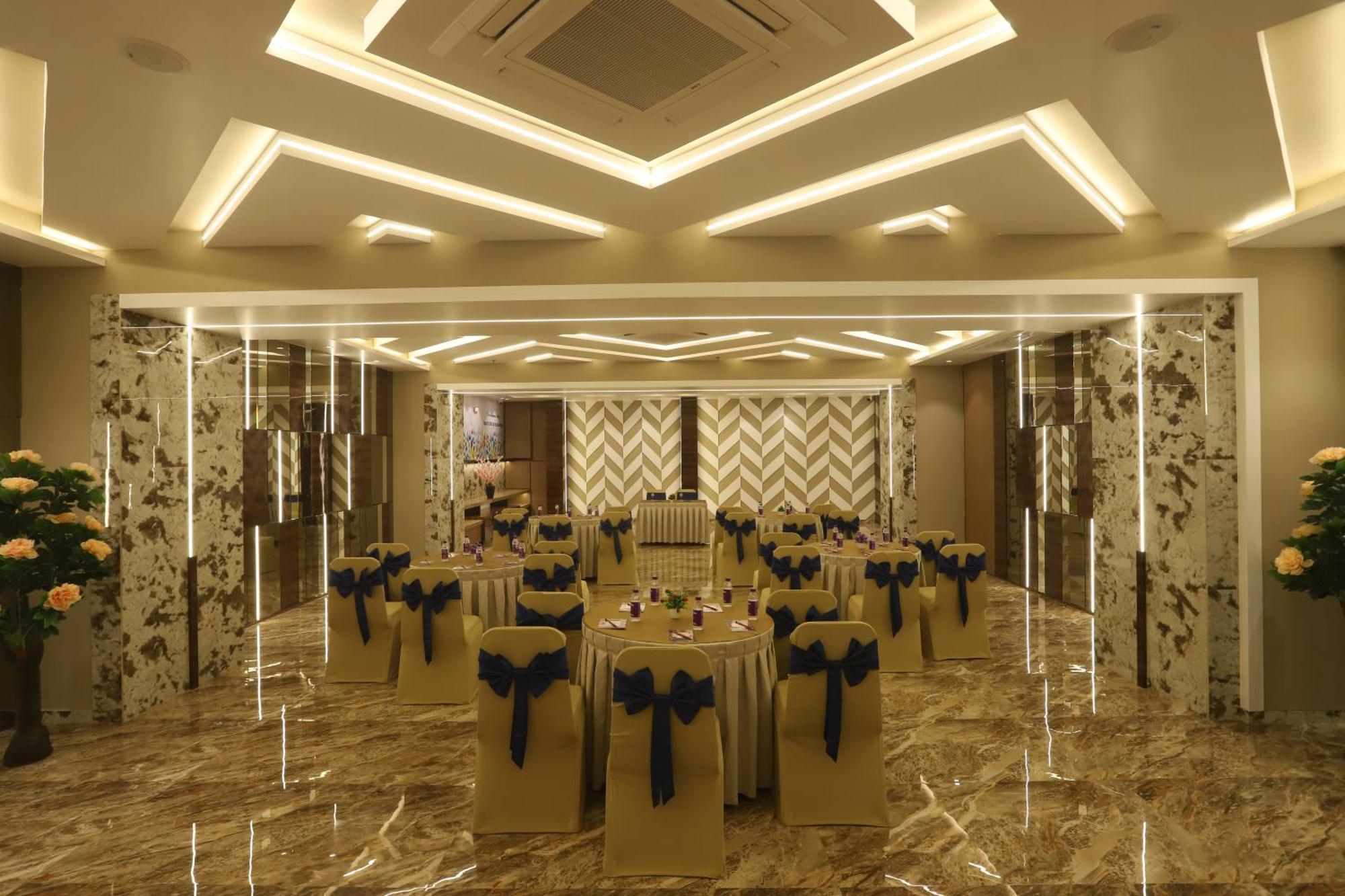 Hotel Auris & Banquets, Mumbai International Airport Exterior photo