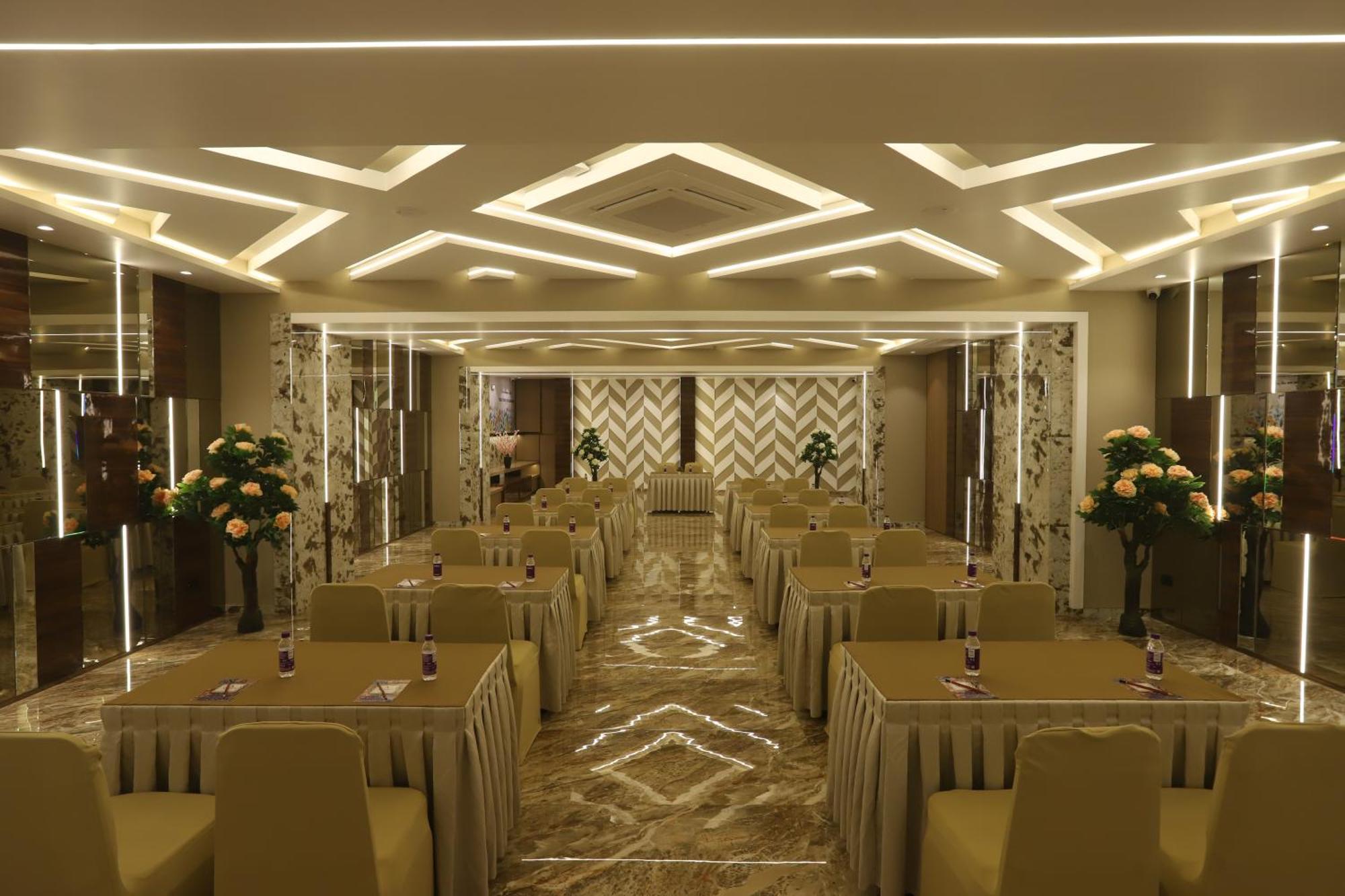 Hotel Auris & Banquets, Mumbai International Airport Exterior photo